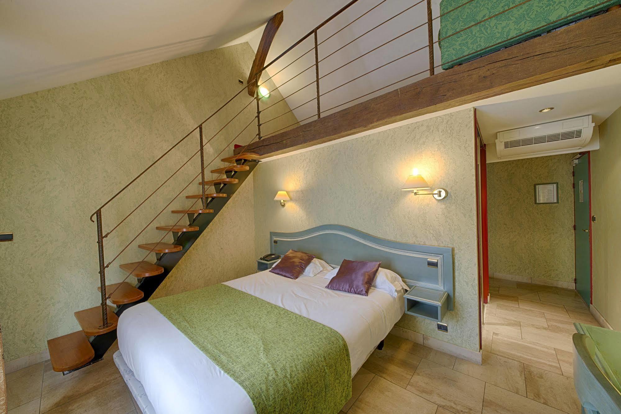 Logis Le Tadorne Hotell Piney Eksteriør bilde